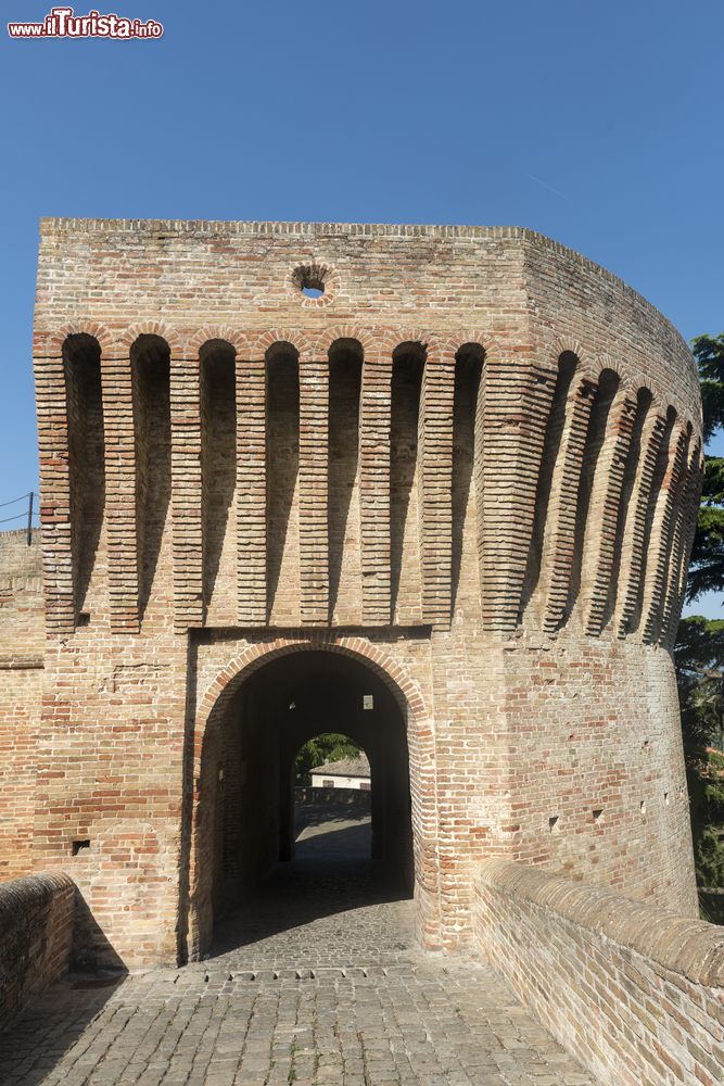 Immagine Porta di accesso al Borgo murato di Mondavio nelle Marche.