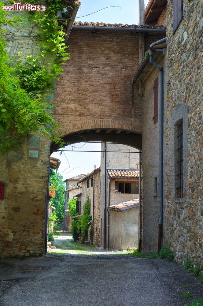 Immagine Porta di accesso al borgo storico di Torrechiara in Emilia