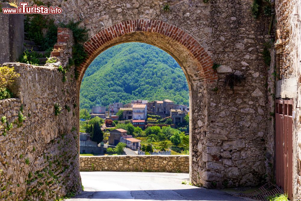 Immagine Porta di ingresso al borgo storico di Rometta in Sicilia