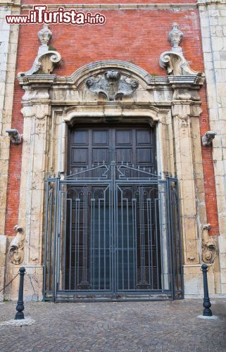 Immagine Porta d'ingresso alla chiesa madre di Moliterno  - © Mi.Ti. / Shutterstock.com