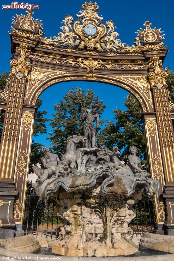 Immagine Porta d'Oro in piazza Stanislao e fontana di Nettuno a Nancy, Francia. Patrimonio Mondiale Unesco - © kateafter / Shutterstock.com