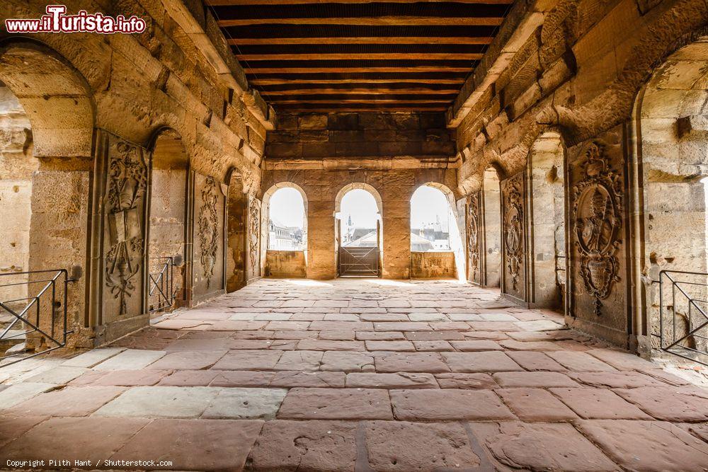 Immagine Un'immagine scattata all'interno della Porta Nigra, la porta d'accesso costruita in epoca romana nella città di Trier (Treviri), Germania - foto © Piith Hant / Shutterstock.com