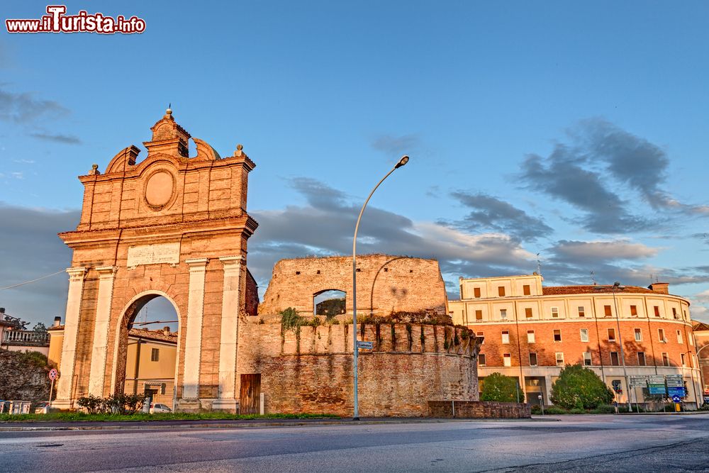 Immagine Porta Schiavonia il punto di accesso al centro di Forlì sulla via Emilia