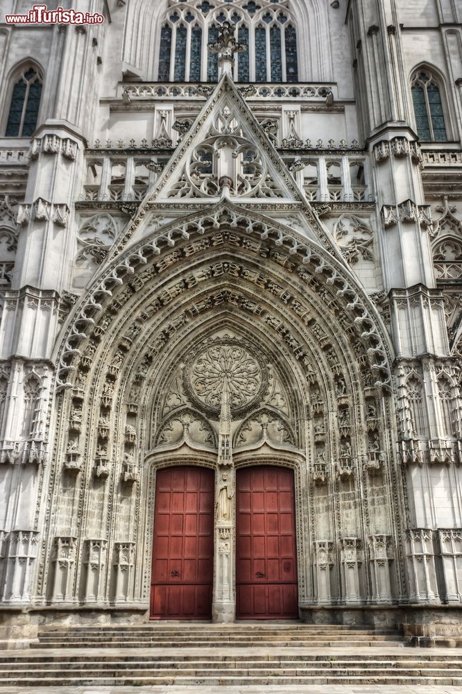 Immagine Il portale d'ingresso della cattedrale di San Paolo e San Pietro a Nantes, Francia.