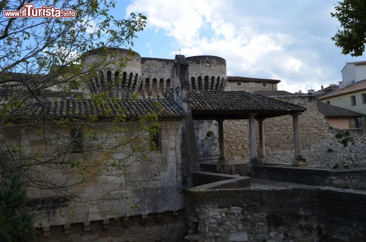 Immagine Le fortificazioni di Pernes-les-Fontaines e la porta d'accesso al borgo (Porte Notre Dame)