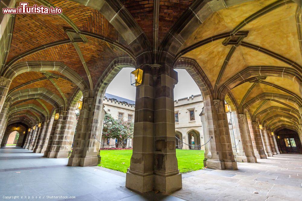 Immagine Porticato interno dell'Università di Melbourne, Australia: dopo quella di Victoria, questa è la più antica del paese - © e X p o s e / Shutterstock.com