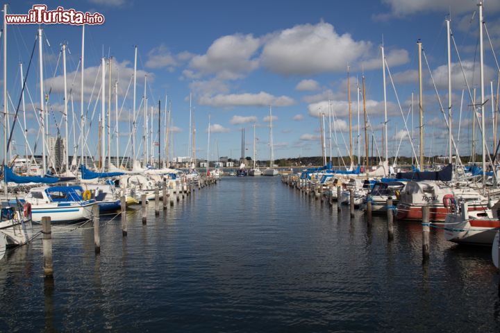 Immagine Il porto di Aalborg (Danimarca) sul Limfjord è sia uno scalo turistico che commerciale - foto © Oliver Foerstner / Shutterstock.com