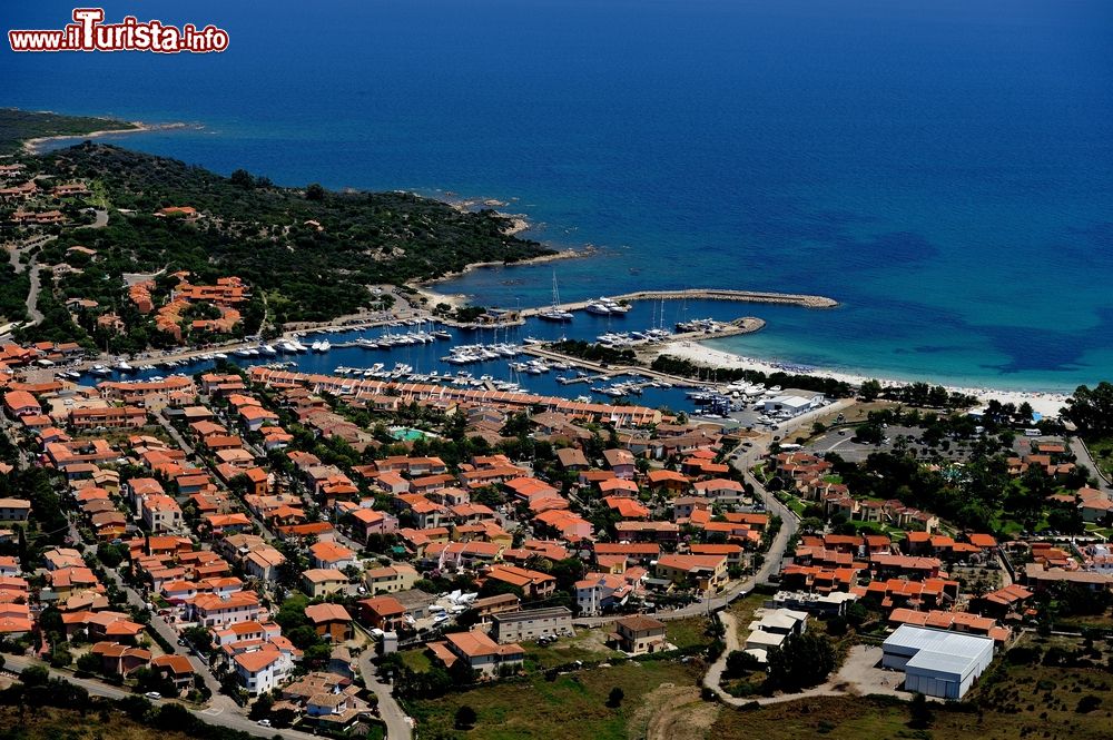 Immagine Porto Ottiolu e la sua spiaggia a sud della provincia di Olbia in Sardegna
