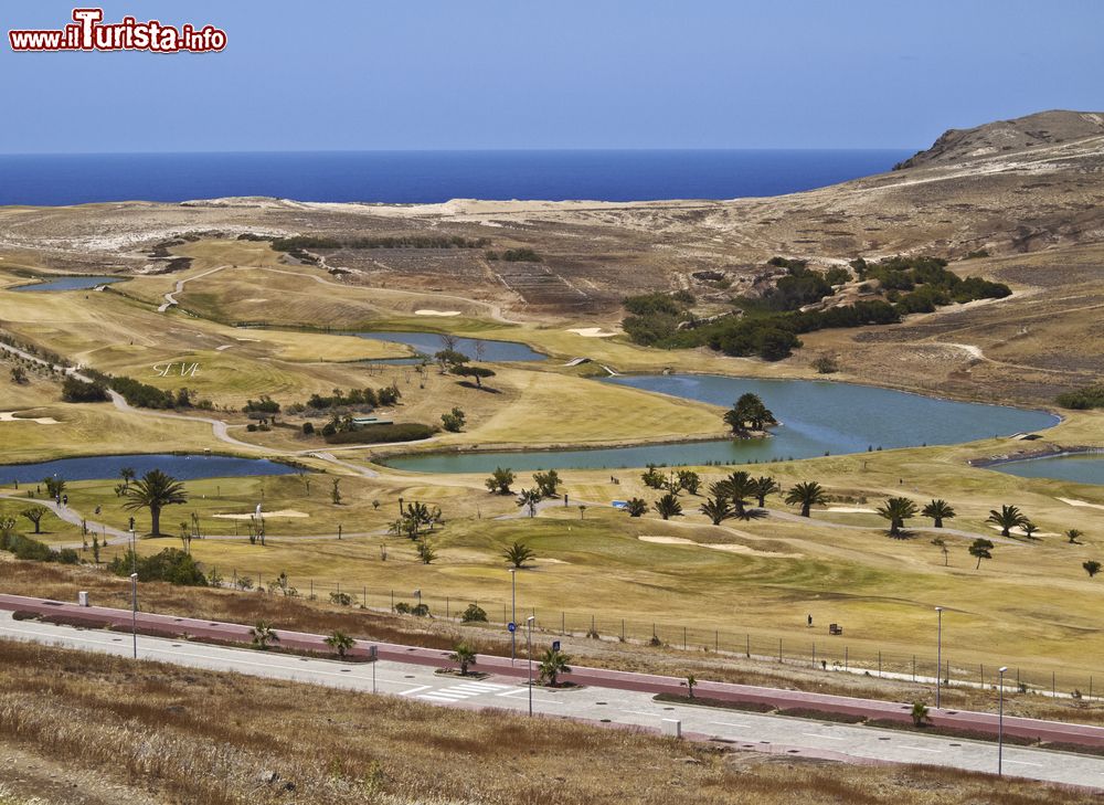 Immagine Il famoso campo "Porto Santo Golfe", considerato uno dei 100 migliori campi da golf del mondo. Siamo sull'isola di Porto Santo, arcipelago di Madeira.