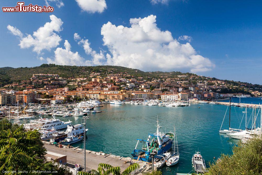 Immagine Porto Santo Stefano, la marina e il Monte Argentario in Toscana. - © Oscity / Shutterstock.com