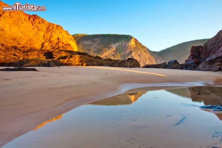 Immagine La spiaggia di Morrocao a Vila do Bispo in Algarve, Portogallo