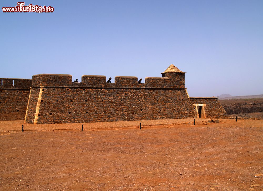 Immagine Isola di Santiago, Capo Verde: un'antica fortezza portoghese nei pressi della città di Praia.