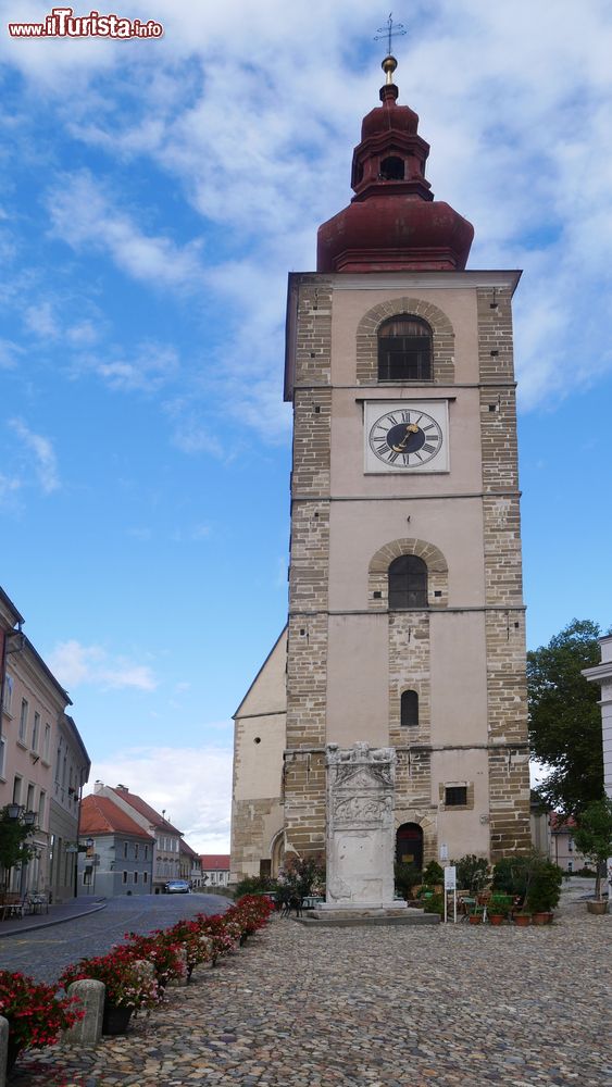Immagine Ptuj, cittadina della Slovenia: la torre campanaria della cattedrale di San Giorgio.