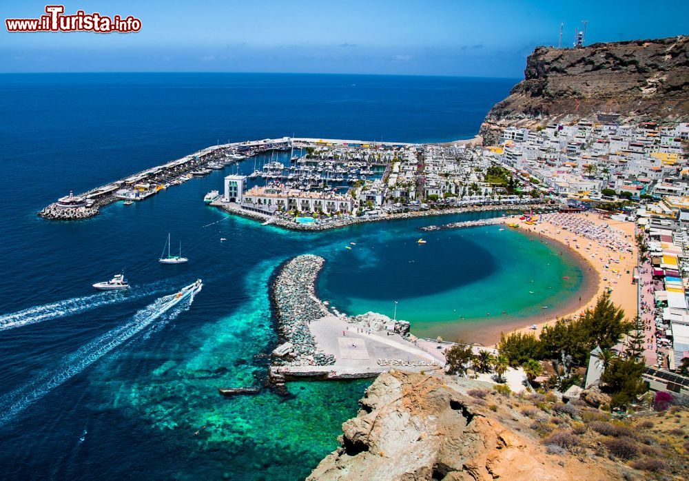 Immagine Puerto de Mogan: la città e la spiaggia dell'Isola di Gran Canaria.