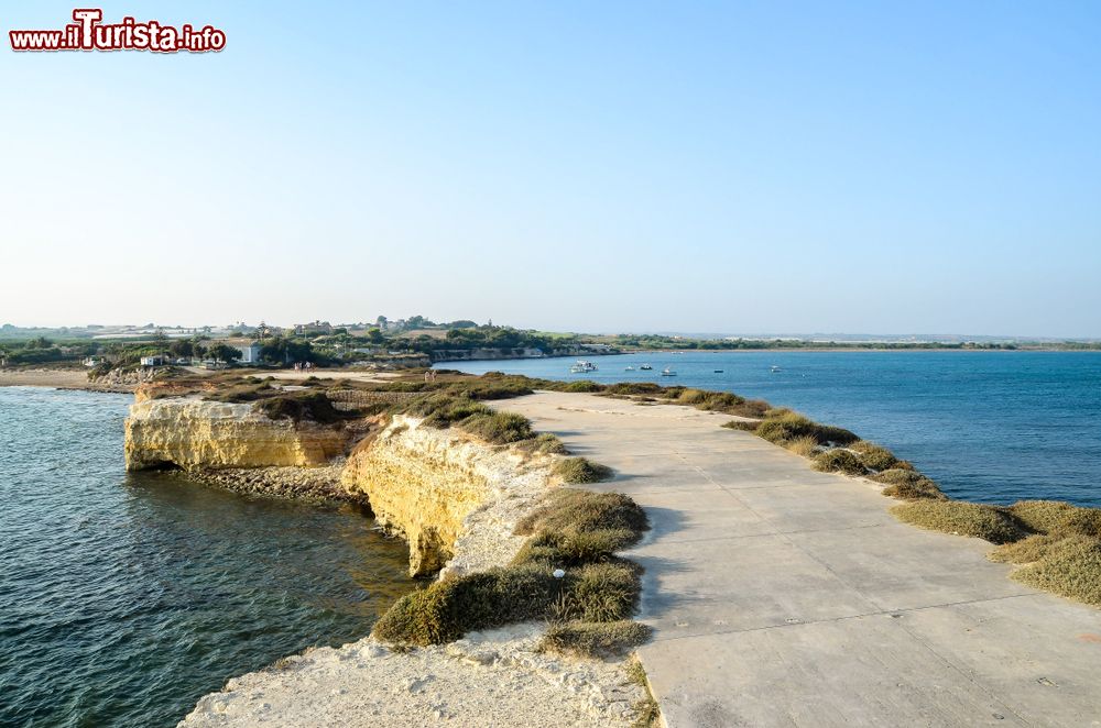 Immagine Punta Castellazzo, il mare limpido presso Ispica. Siamo in provincia di Ragusa, in Sicilia