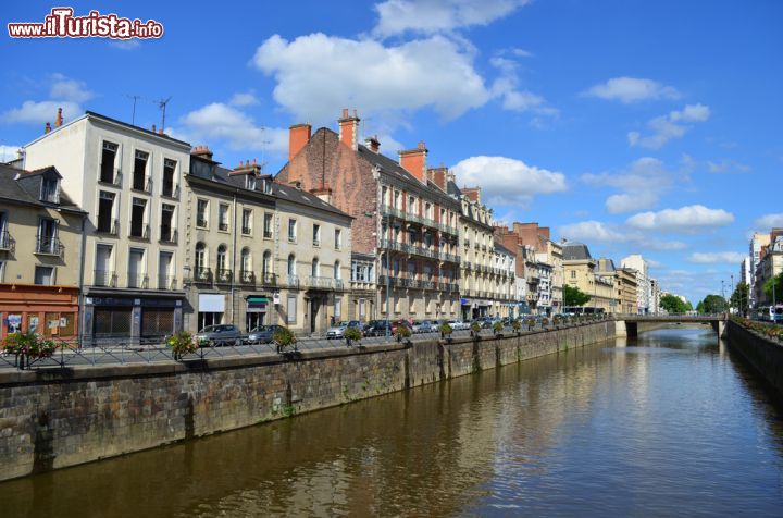 Immagine Quai Chateaubriand a Rennes, uno splendido scorcio di Bretagna (Francia) - © esinel / Shutterstock.com