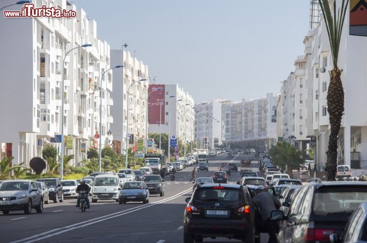 Immagine Quartiere Charaf, la zona moderna della città di Agadir in Marocco - © The Visual Explorer / Shutterstock.com