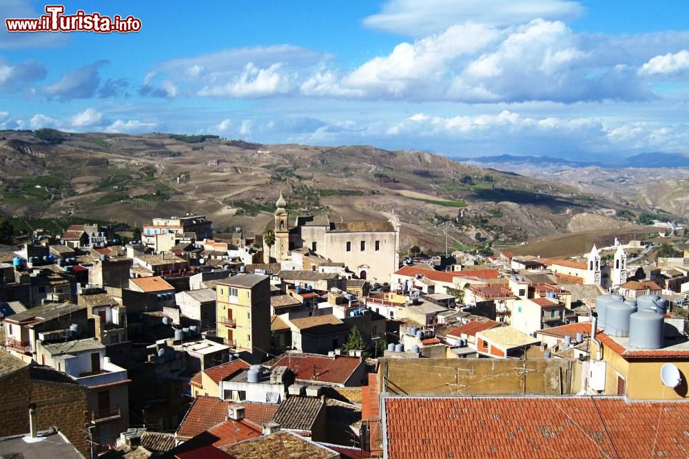 Immagine Racalmuto, provincia di Agrigento dove è nato Leonardo Sciascia, il famoso scrittore siciliano - © Tommaso, CC BY-SA 2.0, Wikipedia