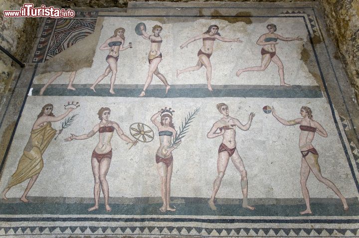 Immagine Il mosaico delle ragazze in bikini a Villa Romana del Casale a Piazza Armerina, Sicilia. Le fanciulle protagoniste di questa decorazione sono impegnate in esercizi atletici © luigi nifosi / Shutterstock.com