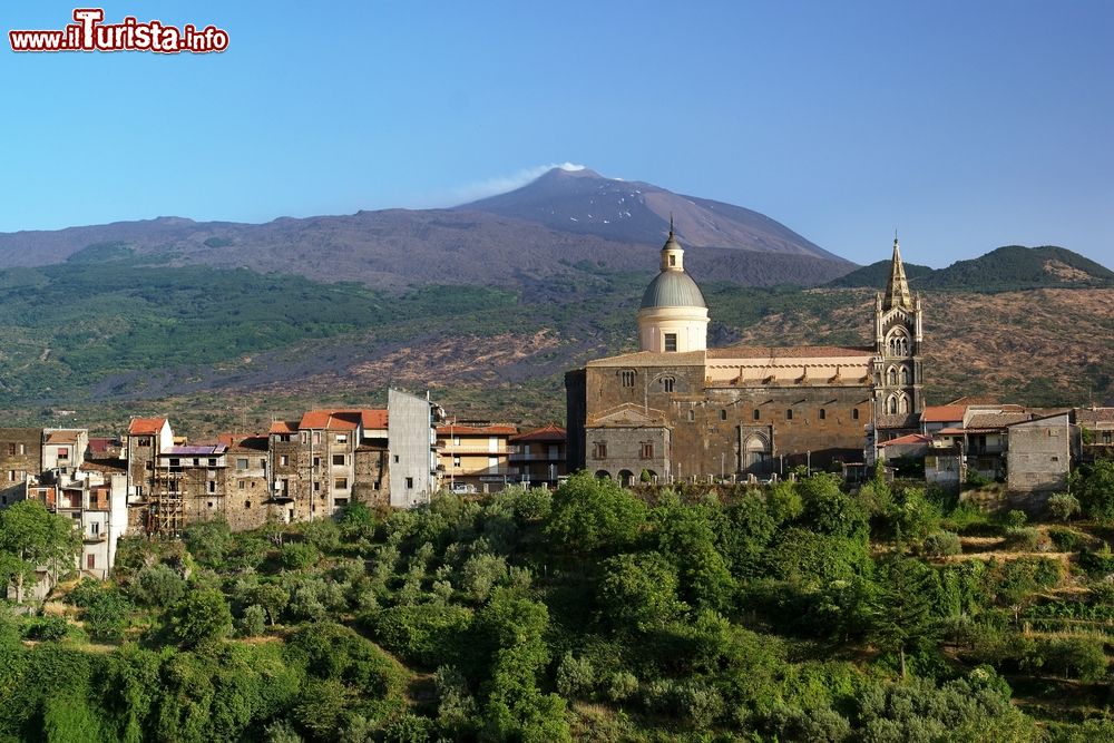 Immagine Randazzo, la Cattedrale e il vulcano Etna, Sicilia