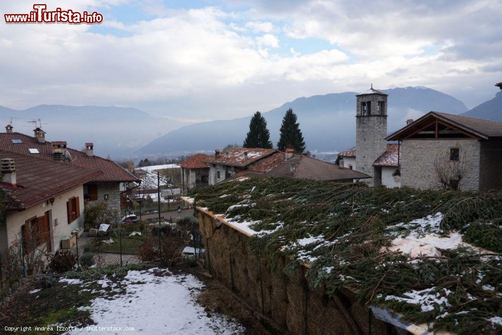 Immagine Rango, Trentino in dicembre: il villaggio è famoso per i suoi tradizionali mercatini di Natale - © Andrea Izzotti / Shutterstock.com