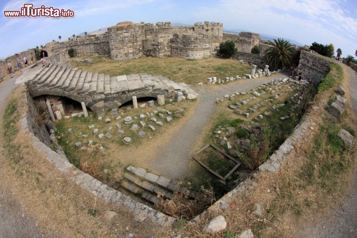 Immagine Resti archeologici sull'isola di Kos, Grecia. Nota anche come isola di Coo, ospita sul suo territorio numerose rovine greche e romane - © Bildagentur Zoonar GmbH / Shutterstock.com