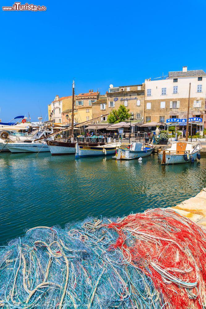 Immagine Reti da pesca con barche sullo sfondo nel piccolo porto di Saint Florent, Corsica, Francia - © Pawel Kazmierczak / Shutterstock.com