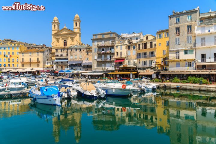 Immagine Riflesso dei palazzi e della Cattedrale di San Giovanni Battista nel porto di Bastia, Corsica. Una bella immagine scattata in una soleggiata giornata estiva - © Pawel Kazmierczak / Shutterstock.com