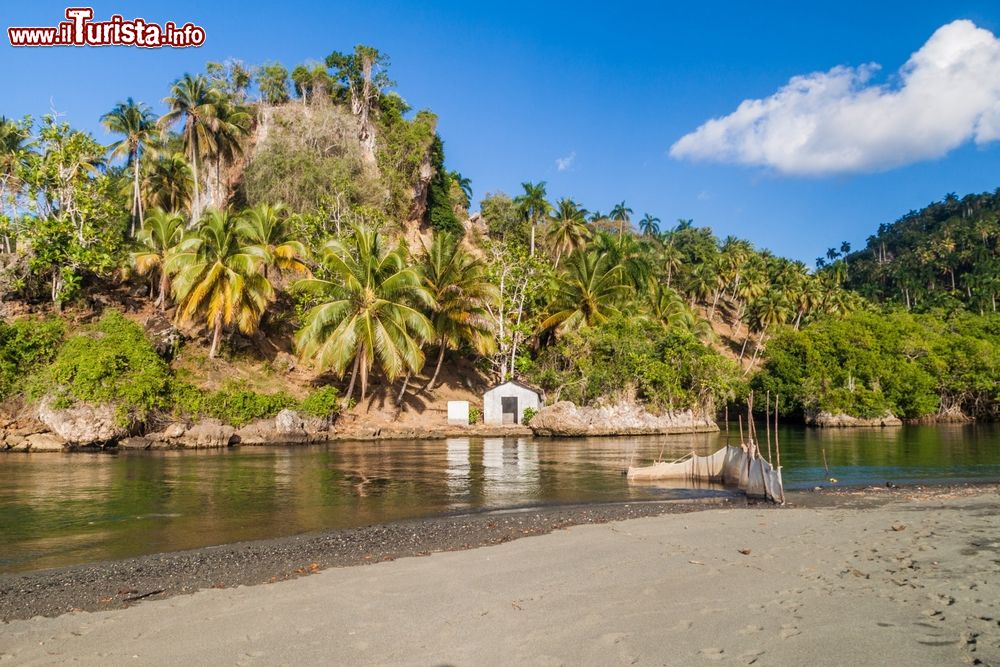 Immagine Il Rìo Miel sfocia nell'Oceano Atlantico presso Baracoa, provincia di Guantànamo (Cuba).