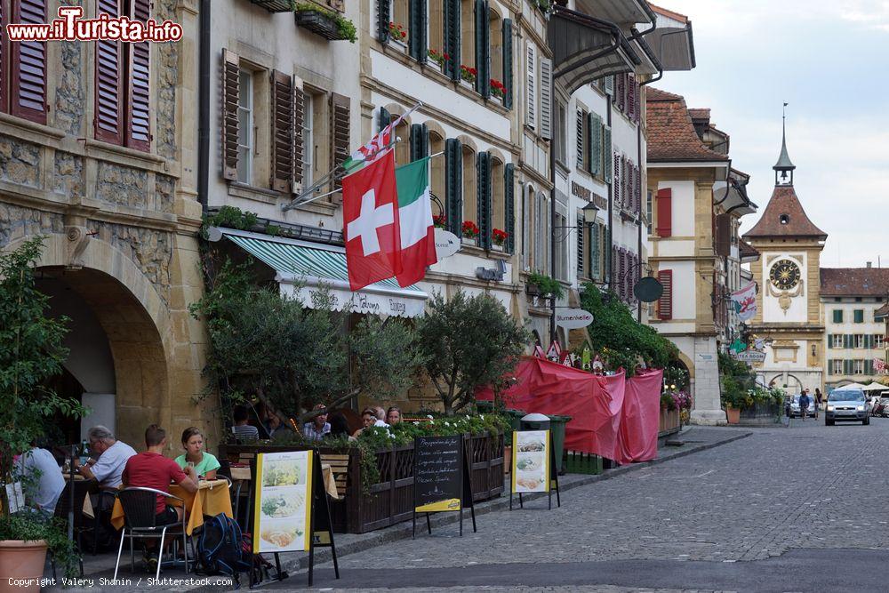 Immagine Ristoranti e caffè nella strada più frequentata di Murten, Svizzera - © Valery Shanin / Shutterstock.com