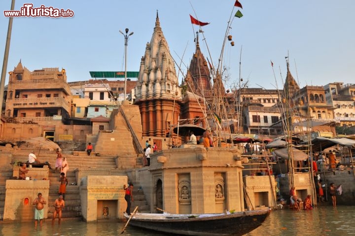 Immagine Le scalinate di Varanasi e le abluzioni rituali