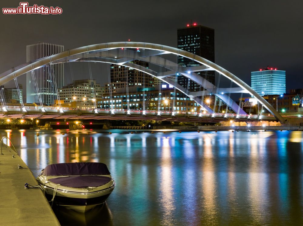 Immagine Rochester di notte, stato di New York (USA).