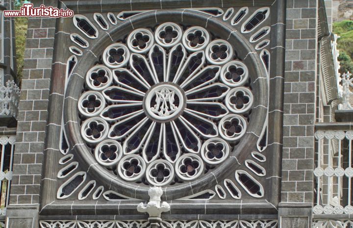 Immagine Un dettaglio del rosone centrale della cattedrale del santuario cattolico di Las Lajas, Ipiales (Colombia) - foto © Angela N Perryman / Shutterstock.com