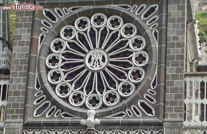 Immagine Un dettaglio del rosone centrale della cattedrale del santuario cattolico di Las Lajas, Ipiales (Colombia) - foto © Angela N Perryman / Shutterstock.com