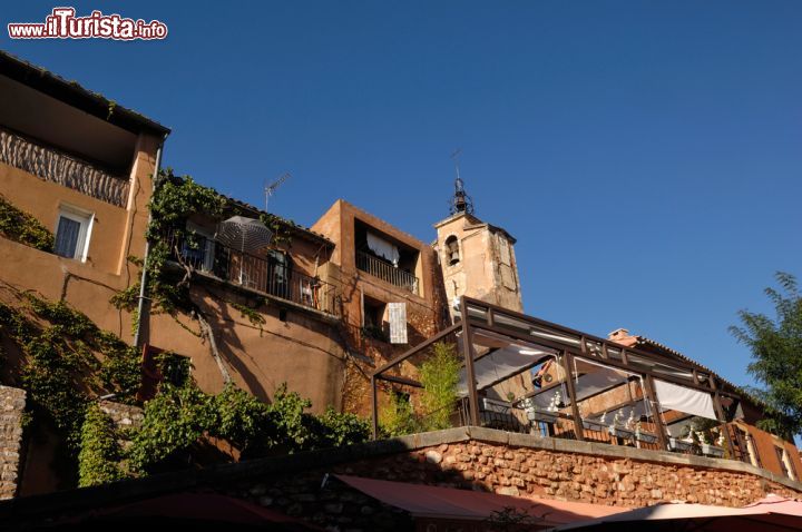 Immagine Roussillon è un piccolo villaggio di circa 1300 abitanti del dipartimento della Vaucluse, nella regione francese della Provence-Alpes-Côte d'Azur -  © / Shutterstock.com