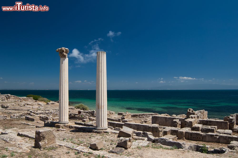 Immagine Rovine a Tharros, Gonnesa (Sardegna). Qui si trova una delle più importanti eredità archeologiche del Mediterraneo.