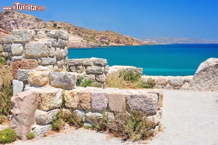 Immagine Resti di antiche costruzioni greche e romane sull'isola di Kos, Dodecaneso (Grecia) - © Kert / Shutterstock.com
