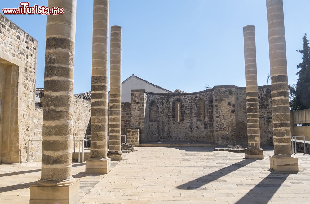 Immagine Rovine della chiesa romanica di San Juan Bautista a Baeza, Spagna.