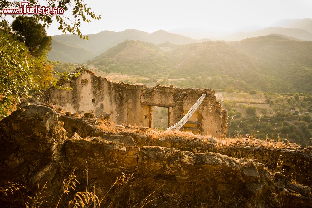 Immagine Rovine nel borgo di Brancaleone in Provincia di Reggio Calabria