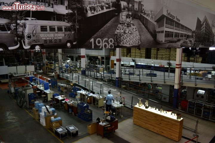 Immagine Royal Selangor Visitor Centre: è possibile effettuare visite guidate presso questa fabbrica storica di Kuala Lumpur, che esiste ormai da cinque generazioni, dove vengono prodotti oggetti di peltro (una lega di stagno, antimonio e rame).
