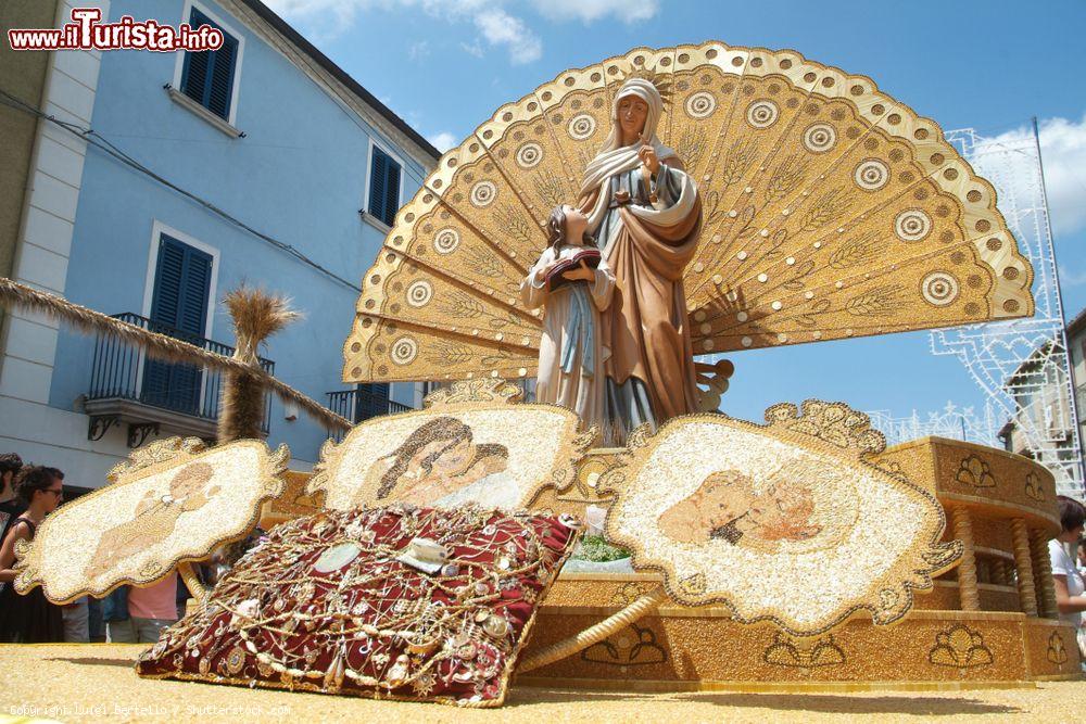 Immagine S. Anna e la Festa del Grano a Jelsi, Molise - © Luigi Bertello / Shutterstock.com