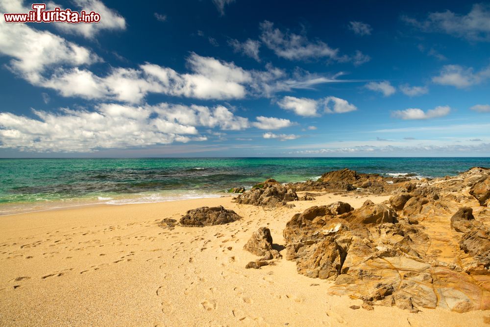 Immagine Sabbia e rocce sulla spiaggia di Pistis, Arbus, Sardegna