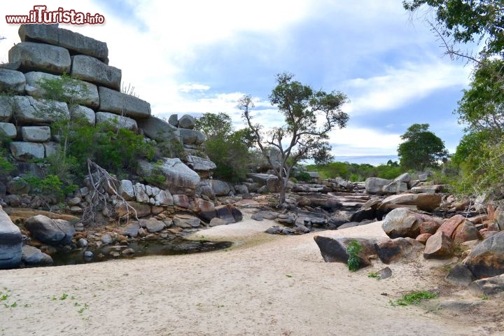 Immagine Saca de Lã, le strane rocce a forma di balle di lana. Siamo nella regione di Cariri nello stato del Paraiba in Brasile