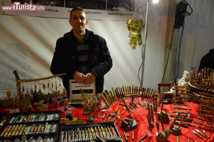 Immagine Uno stand  di artigianato corso alla Fiera della castagna di Bocognano, un villaggio ad est di  Ajaccio