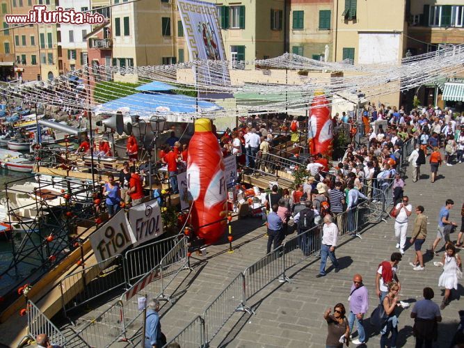 Immagine Sagra del pesce di  Camogli la frittura al Padellone - © Alessio Sbarbaro - CC BY-SA 3.0 - Wikipedia