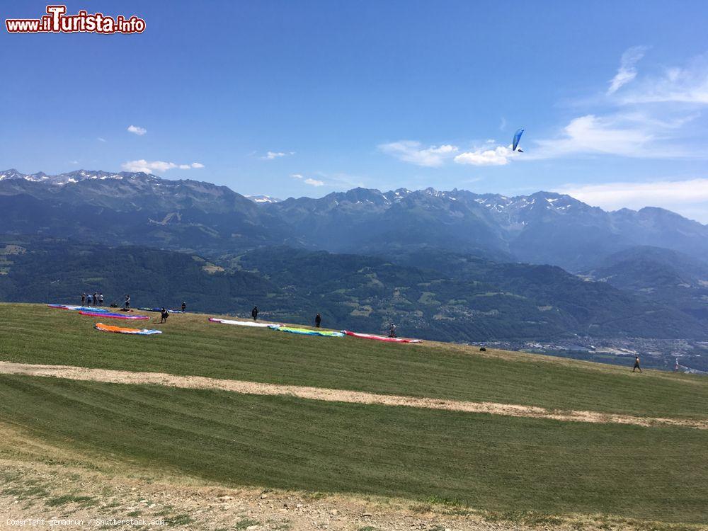 Immagine Saint Hilaire du Touvet, Francia: è un rinomato luogo di decollo per il parapendio e il deltaplano - © gemadrun / Shutterstock.com