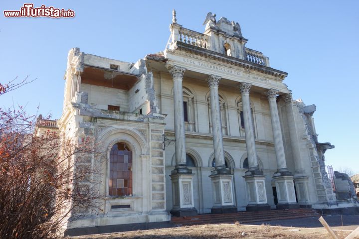 Immagine Saint Mary Cathedral dopo il terremoto che ha gravemente danneggiato la città di Christchurch fra il 2010 e il 2011. Il violento sisma e le continue scosse di assestamento che sono seguite hanno reso impraticabili molti edifici religiosi e storici della città neozelandese oltre a distruggere decine di abitazioni e mietere quasi 200 vittime - © alarico / Shutterstock.com