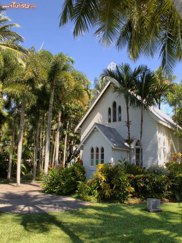 Immagine Saint Mary's by the Sea, Port Douglas, Australia. E' immersa nella natura incontaminata del nord Queensland questa graziosa chiesa parrocchiale.
