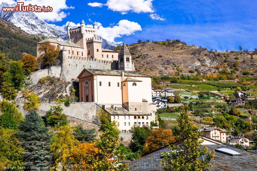 Immagine Saint Pierre, Valle d'Aosta: il bel castello del borgo, sede del museo regionale di scienze naturali - © leoks / Shutterstock.com
