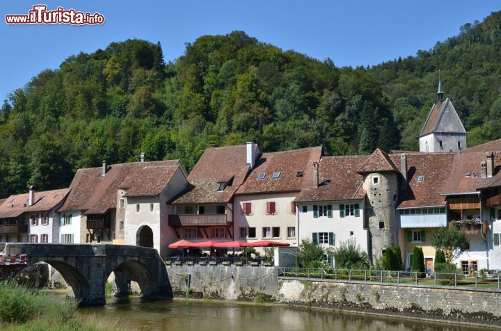 Immagine Saint-Ursanne è uno storico villaggio nel Canton Giura in Svizzera - © Capricorn Studio / Shutterstock.com